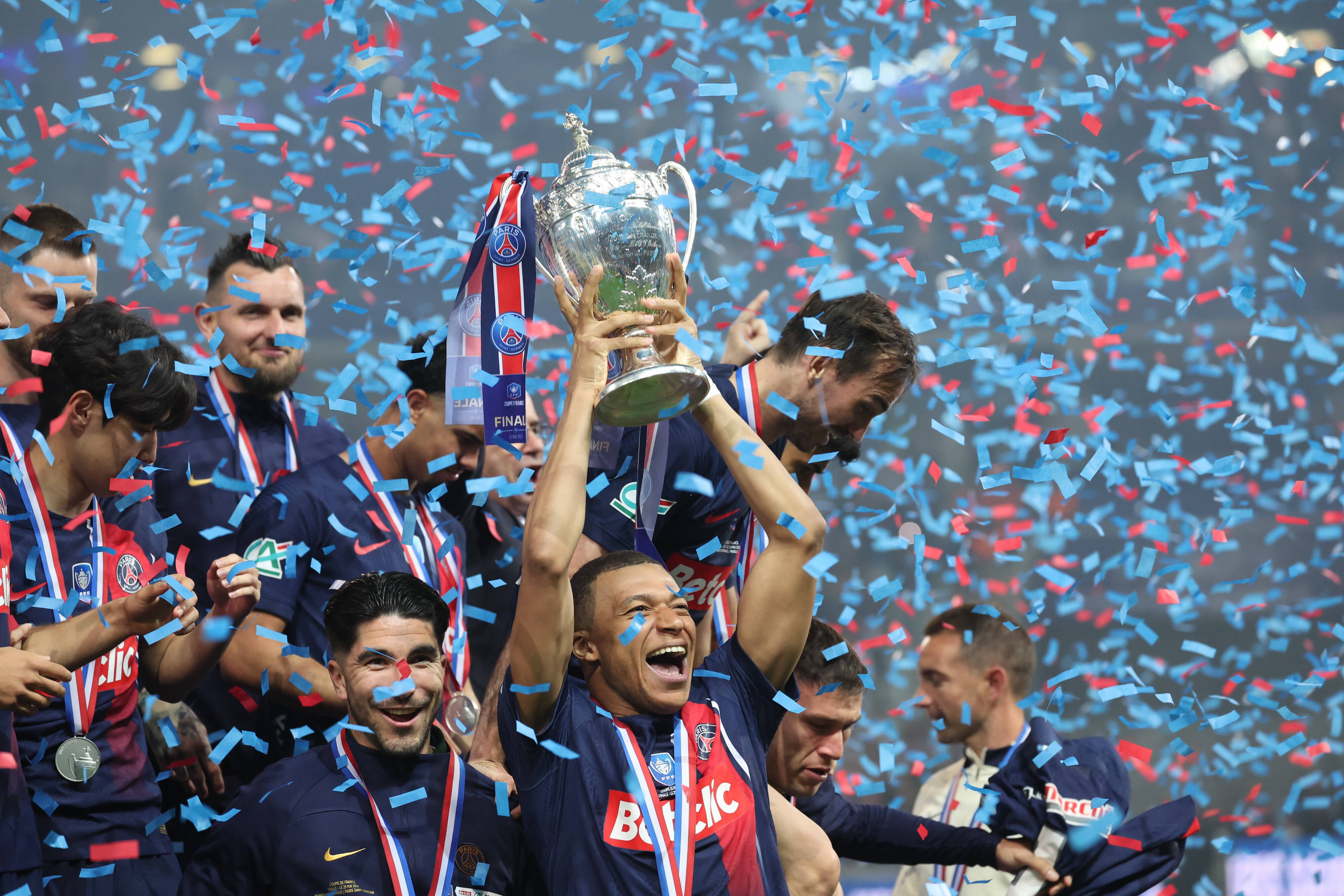 爱游戏官方入口-曼联带队取胜！，姆巴佩重要时刻出色防守观众掌声雷动的简单介绍