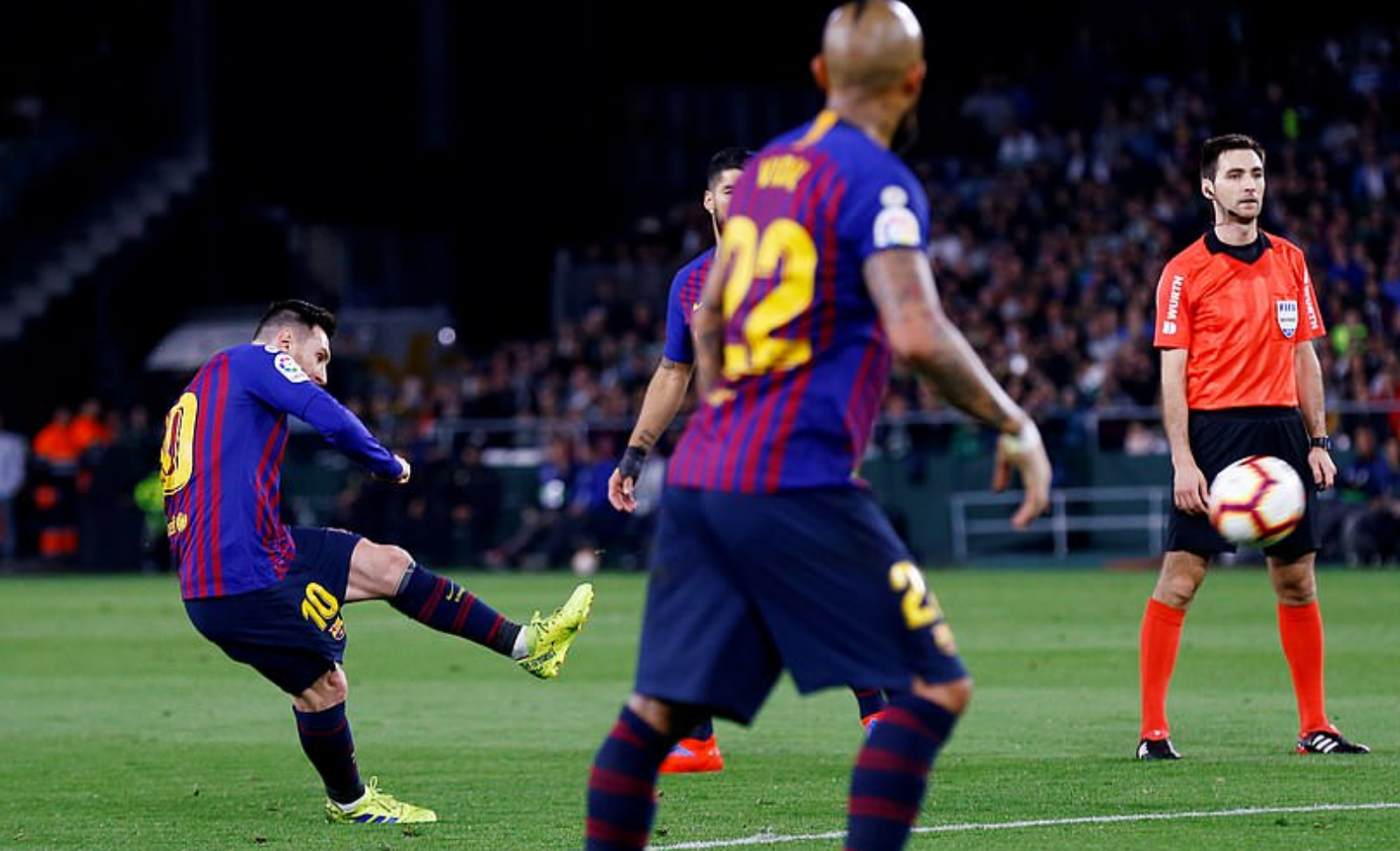 里昂训练开放日；窗口期复出首秀引欢呼；国王杯在即；球队文化再被提及(如何进入皇马青训)