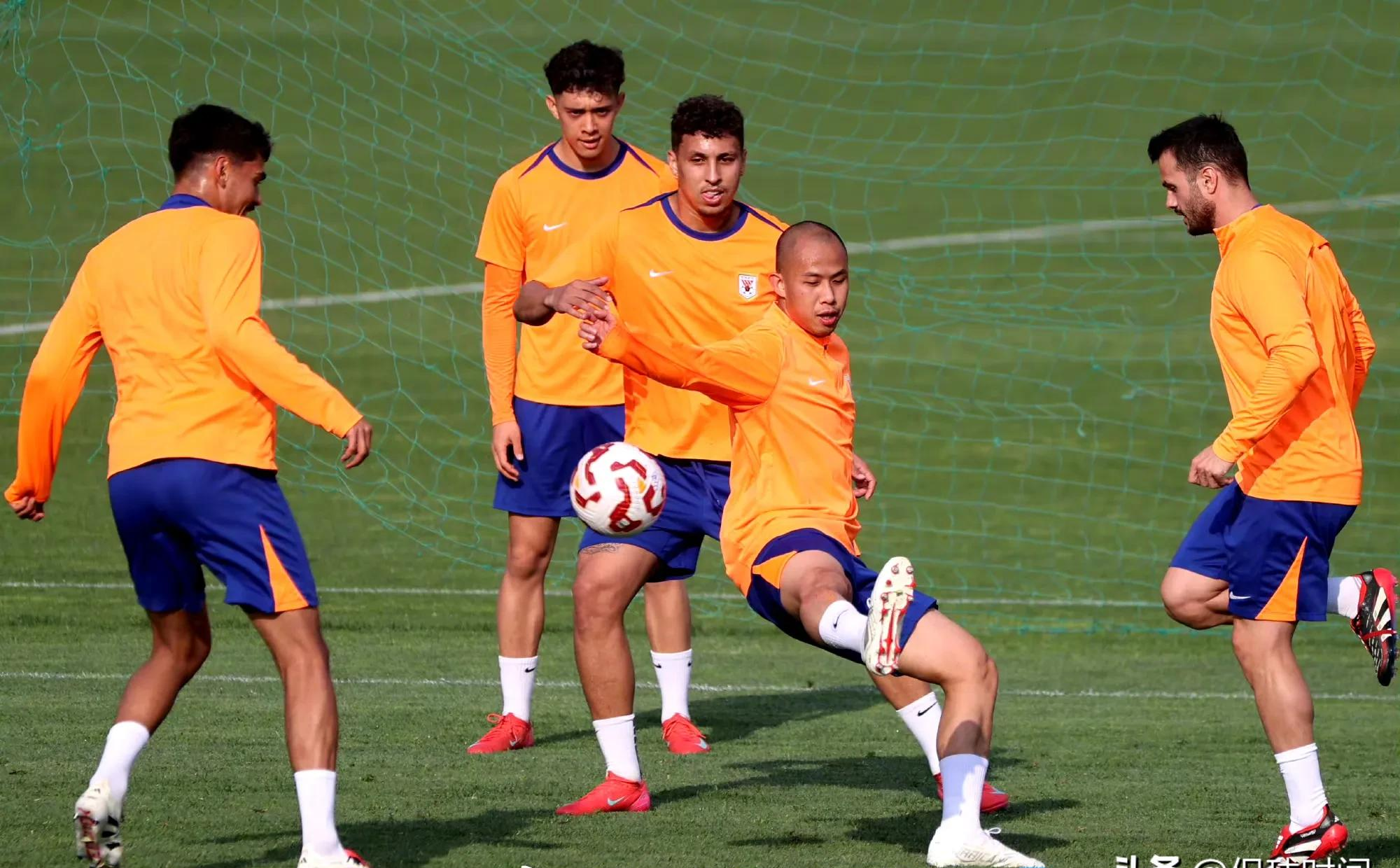  北京国安训练开放日；清晨战术微调引欢呼；英超在即；训练强度明显提升