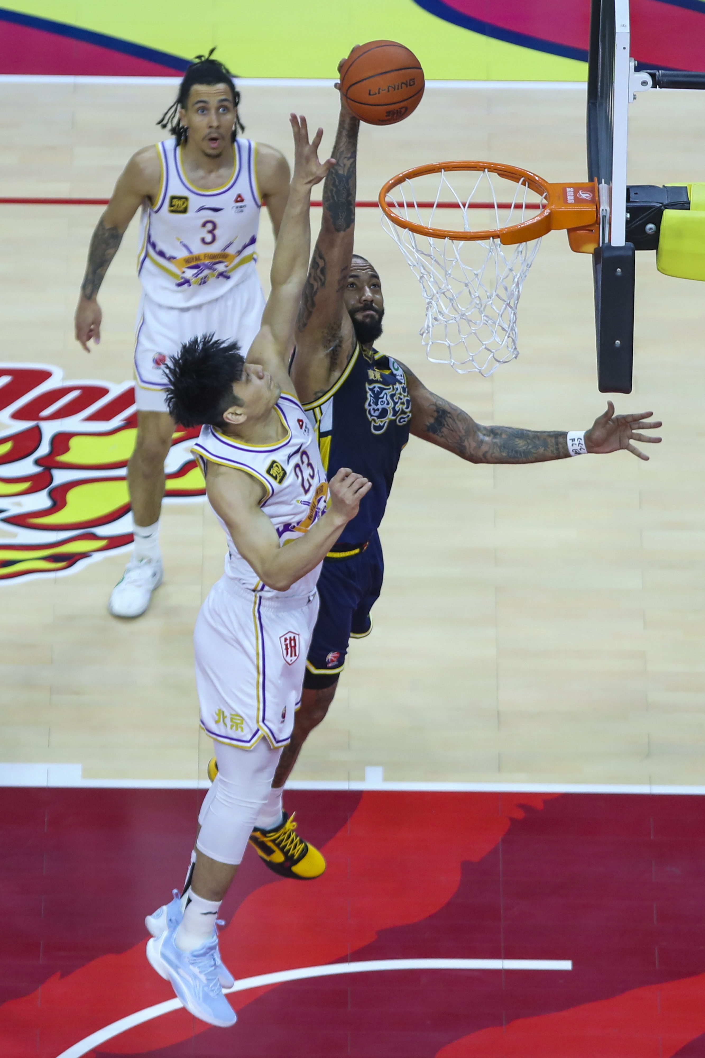 关于丹佛掘金发布备战花絮；集结日篮板制胜；CBA常规赛任务艰巨；资深球员宣示担当的信息