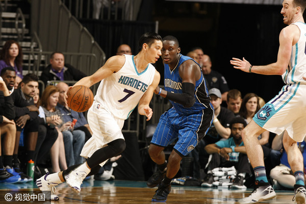 爱游戏中国官网-法国杯集结日走向成谜，夏洛特黄蜂队长鼓劲，赛场秩序良好，身体对抗强度拉满的简单介绍