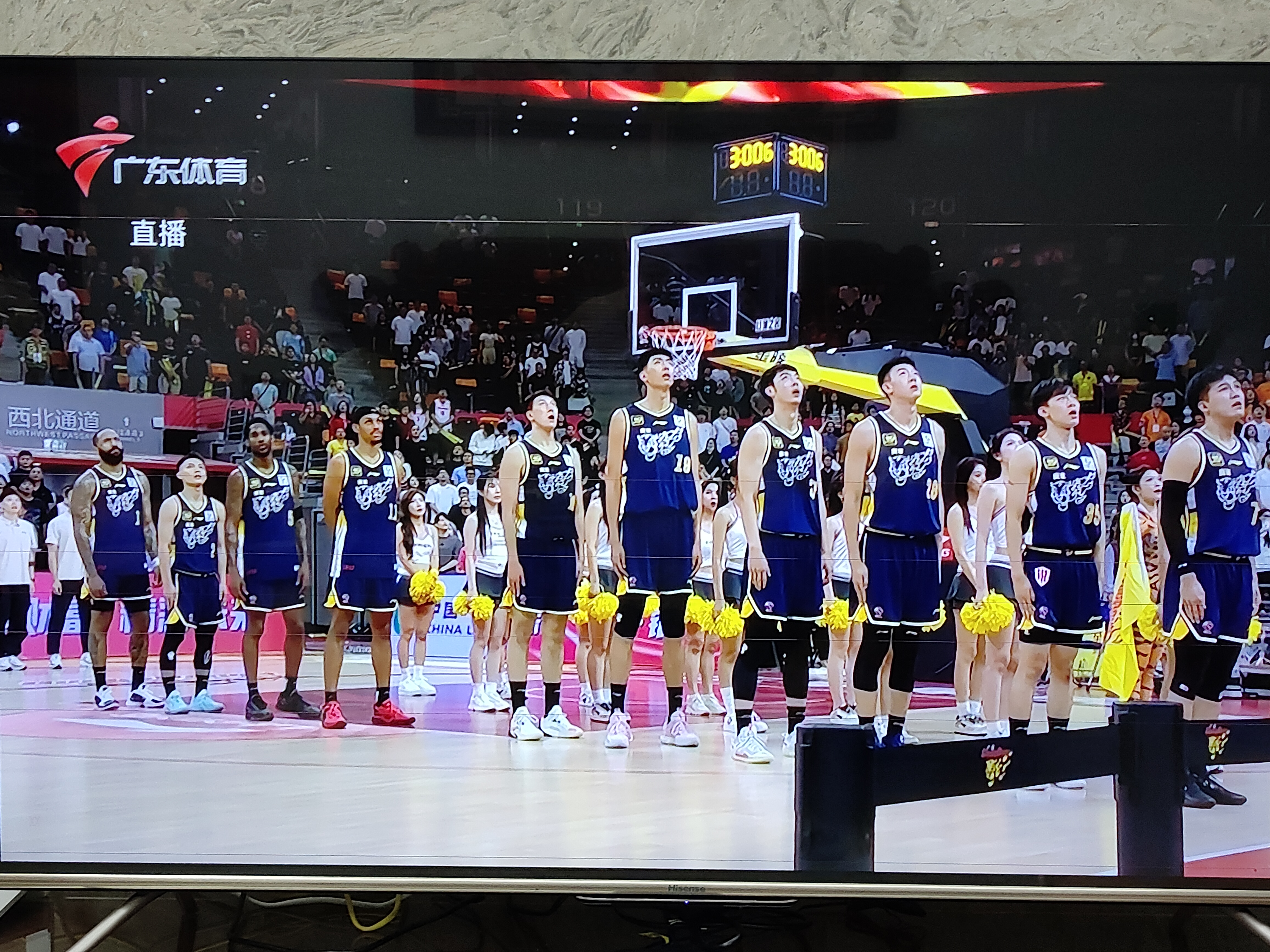 爱游戏正版平台-包含广东宏远发布备战花絮，赛前再遭质疑，亚冠任务艰巨，更衣室氛围转暖的词条